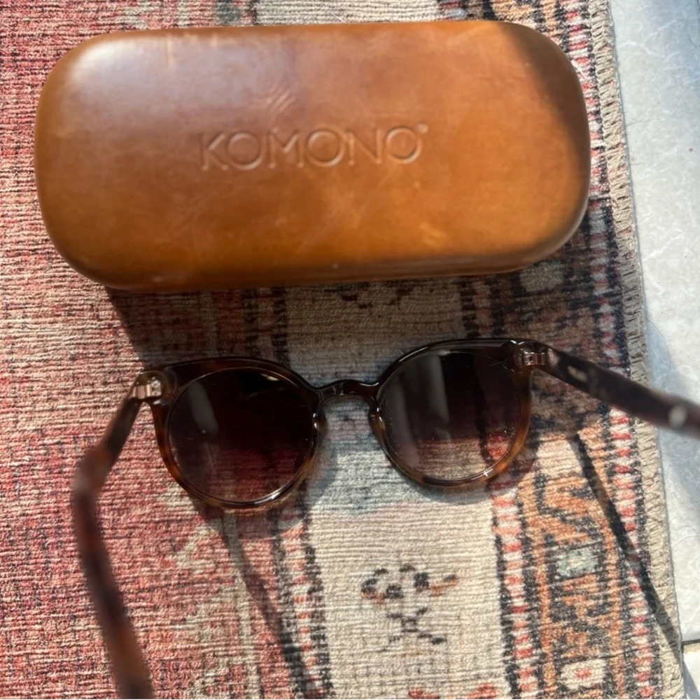 Komono LuLu Polarized Tortoise Shell Sunglasses with Case - Picture 6 of 7